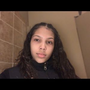 Meet your Posher, Elissa